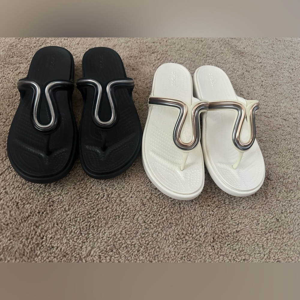 2 pairs Crocs Sanrah Metal Block Flat Women Flip Sandals